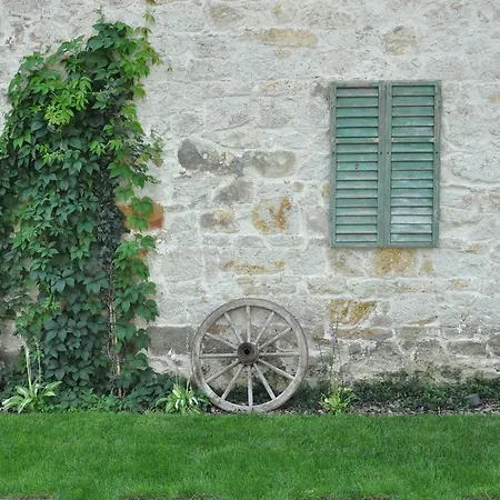 R40 Vendeghaz بيت ضيافة 3*