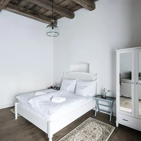 R40 Vendeghaz بيت ضيافة 3*